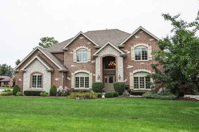 351 Forest Ave, Roselle, IL 60172 photo 1
