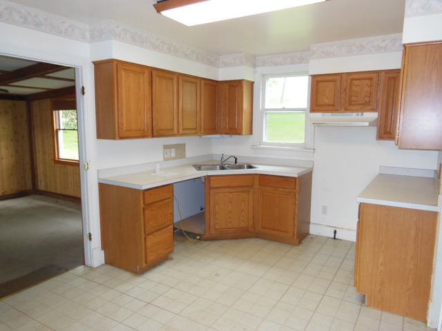 65 Genesee Ave, Elgin, IL 60123 photo 3