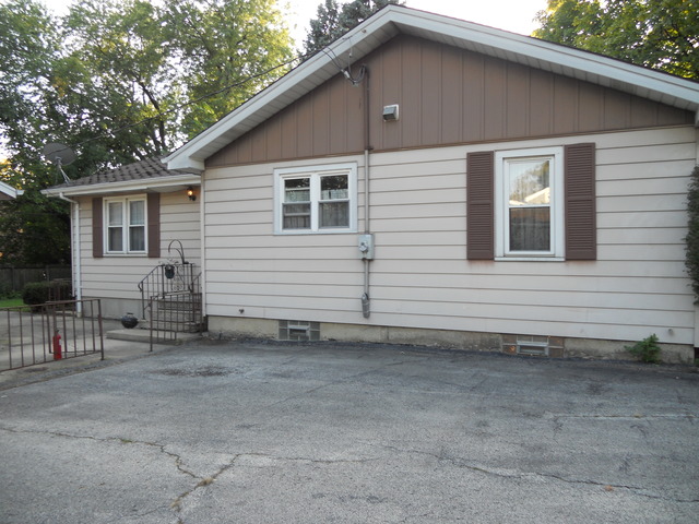 178 E Hale St, Elmhurst, IL 60126 photo 2