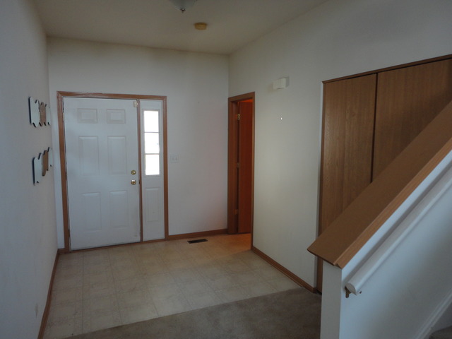 6909 Clearwater Dr, Plainfield, IL 60586 photo 2