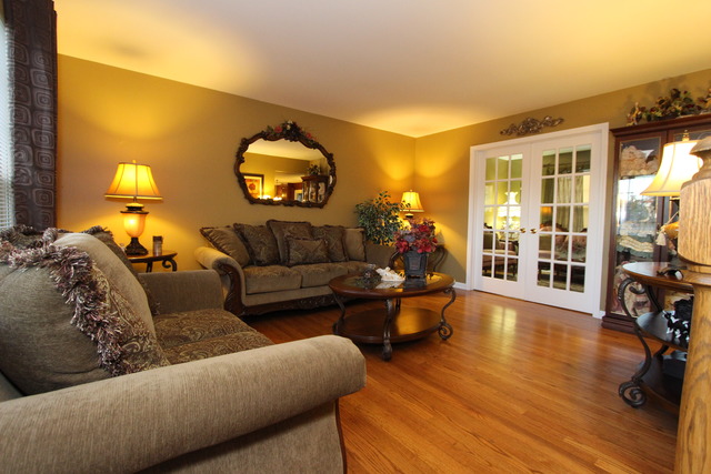 1879 Gleneagle Cir, Elgin, IL 60123 photo 5