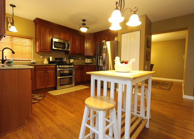1879 Gleneagle Cir, Elgin, IL 60123 photo 13