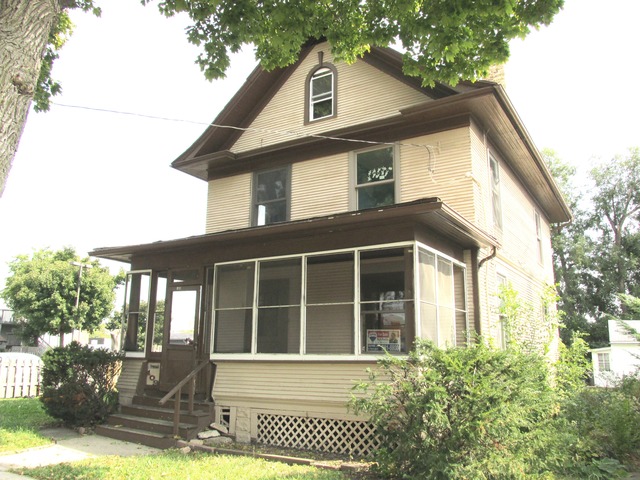 109 Wilder St, Aurora, IL 60506 photo 2