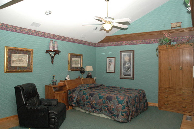 9415 W Central Rd, Des Plaines, IL 60016 photo 13
