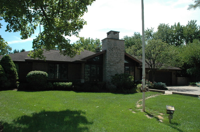 9415 W Central Rd, Des Plaines, IL 60016 photo 6