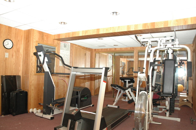 9415 W Central Rd, Des Plaines, IL 60016 photo 21