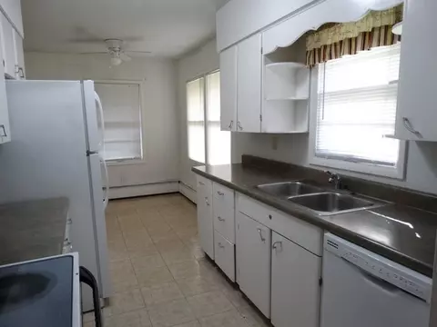 1041 E 7th St, Lockport, IL 60441 photo 5