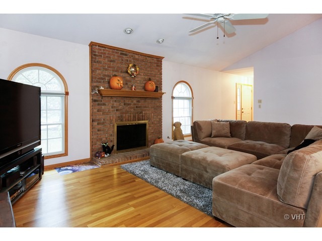 2869 Aster Ln, Darien, IL 60561 photo 4