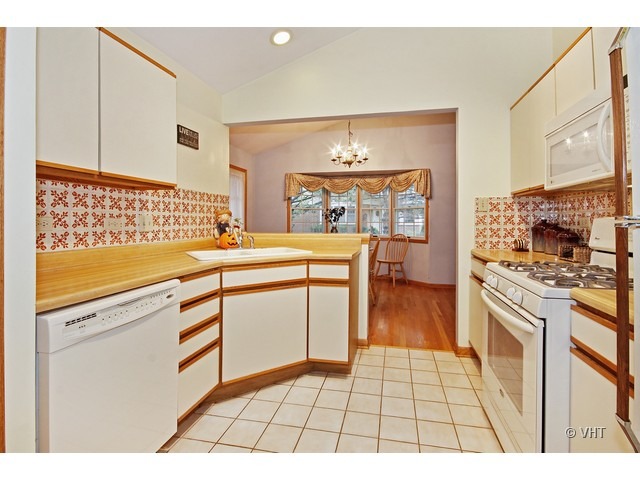 2869 Aster Ln, Darien, IL 60561 photo 2