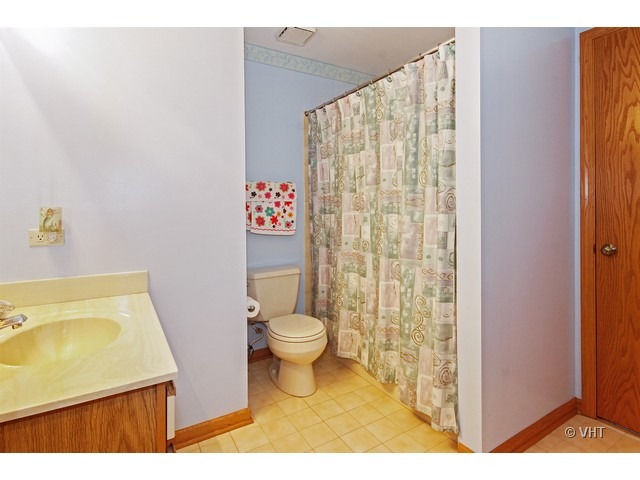 2869 Aster Ln, Darien, IL 60561 photo 8