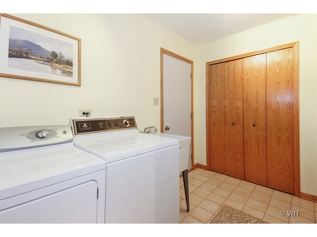 2869 Aster Ln, Darien, IL 60561 photo 9