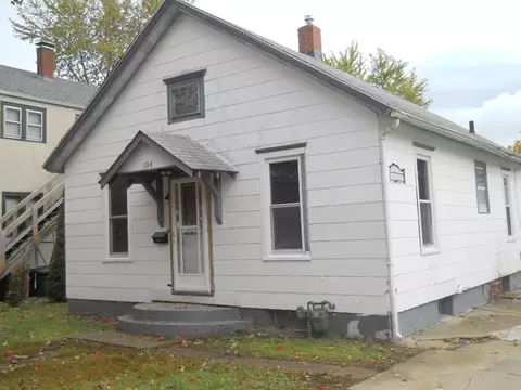 104 11th St, Peru, IL 61354 photo 1