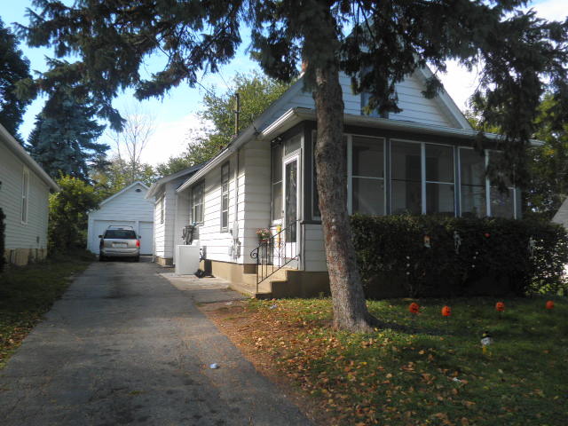 72 S Union St, Elgin, IL 60123 photo 2