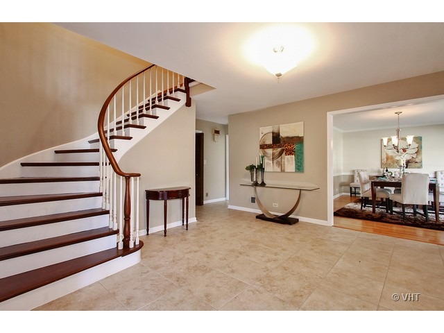 4051 Picardy Dr, Northbrook, IL 60062 photo 2