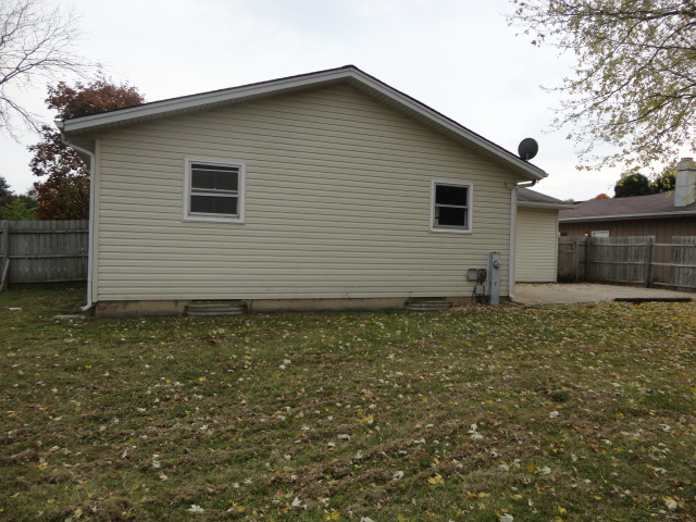 37 Devonshire Cir, Elgin, IL 60123 photo 2