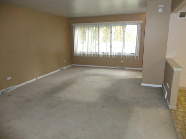 37 Devonshire Cir, Elgin, IL 60123 photo 6