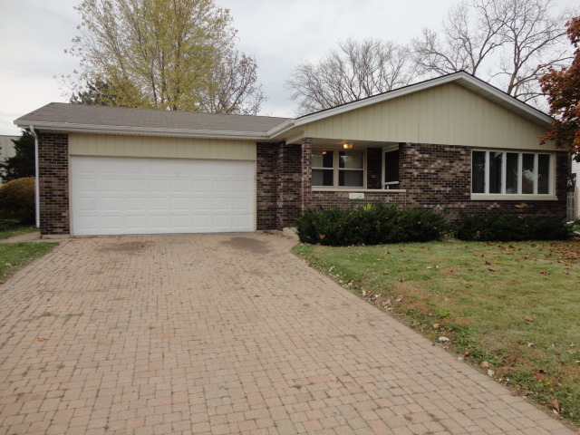 37 Devonshire Cir, Elgin, IL 60123 photo 1