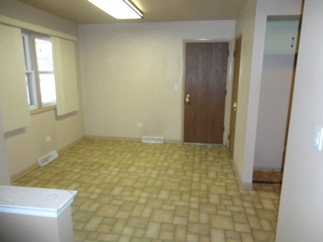 37 Devonshire Cir, Elgin, IL 60123 photo 3