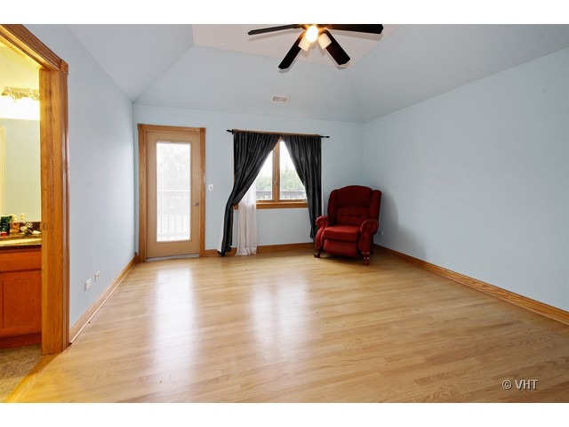115 Meadow Ct, Willowbrook, IL 60527 photo 8