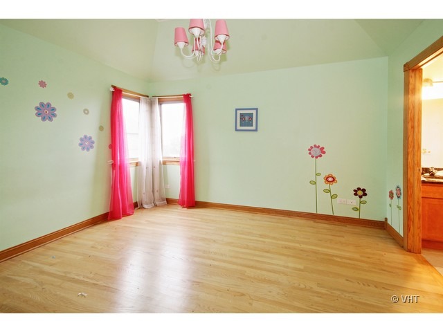115 Meadow Ct, Willowbrook, IL 60527 photo 9