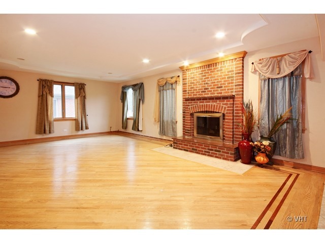 115 Meadow Ct, Willowbrook, IL 60527 photo 4