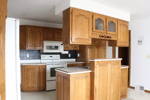 1280 E 9th Rd, Streator, IL 61364 photo 4