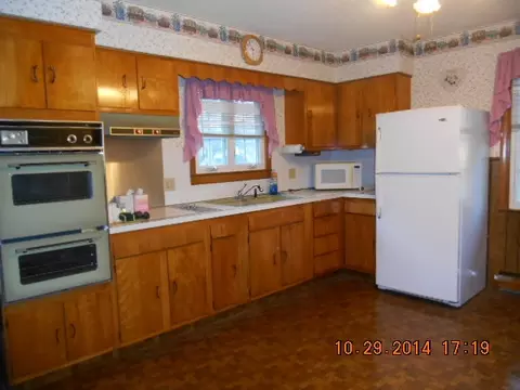 111 W 5th St, Spring Valley, IL 61362 photo 2