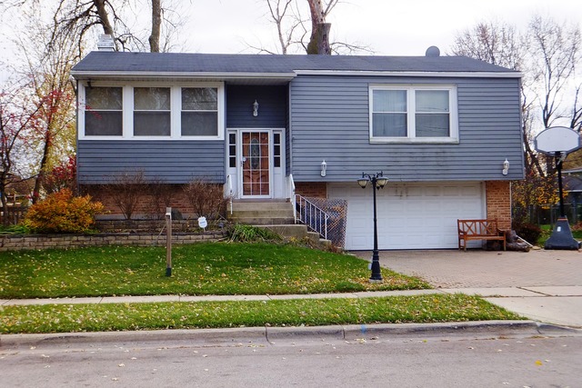 1111 Hunter Dr, Elgin, IL 60120 photo 1