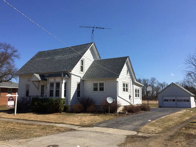 245 N 5th St, Capron, IL 61012 photo 2
