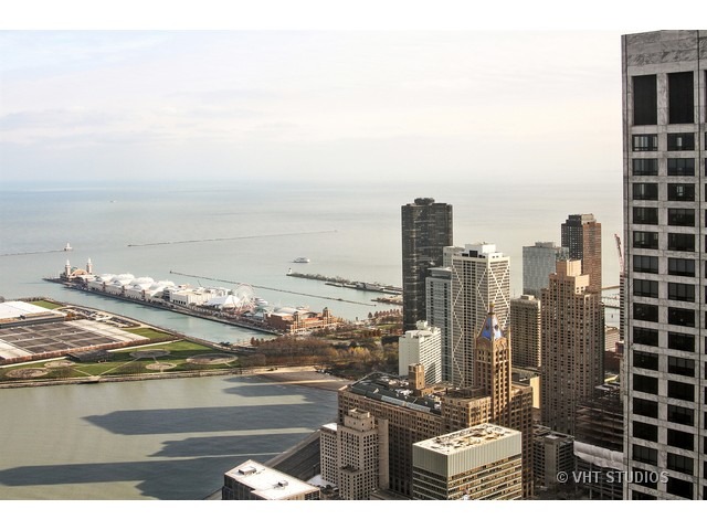 175 E Delaware Pl #5914, Chicago, IL 60611 photo 9