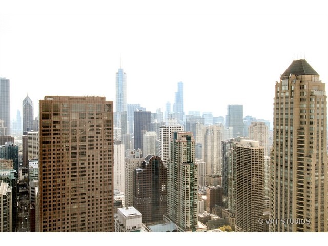 175 E Delaware Pl #5914, Chicago, IL 60611 photo 8