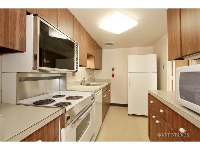 175 E Delaware Pl #5914, Chicago, IL 60611 photo 2