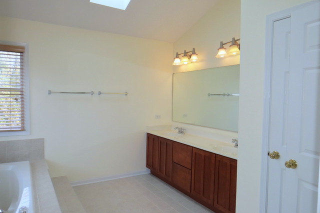 1271 Bison Ln, Hoffman Estates, IL 60192 photo 11
