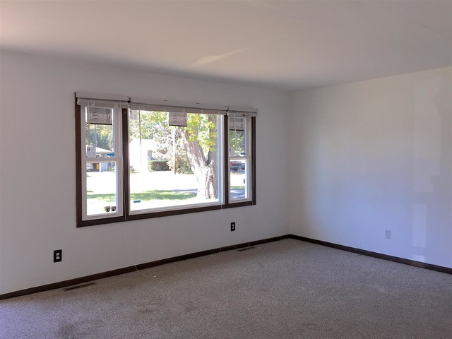 1620 Beach Rd, Mchenry, IL 60050 photo 2