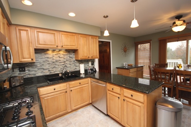 854 Kent Cir, Bartlett, IL 60103 photo 7