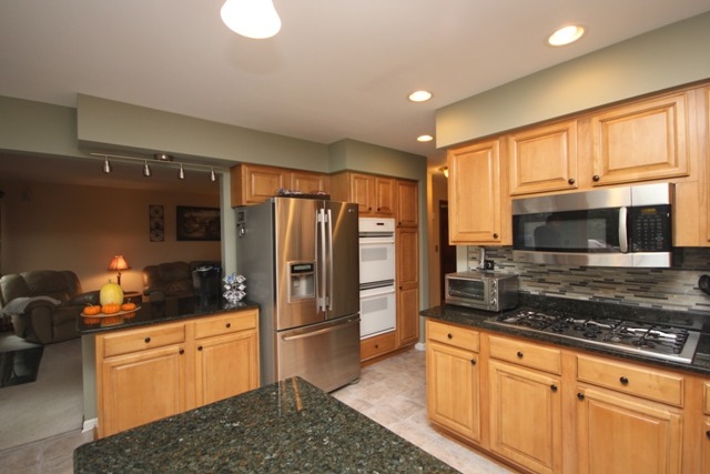 854 Kent Cir, Bartlett, IL 60103 photo 6