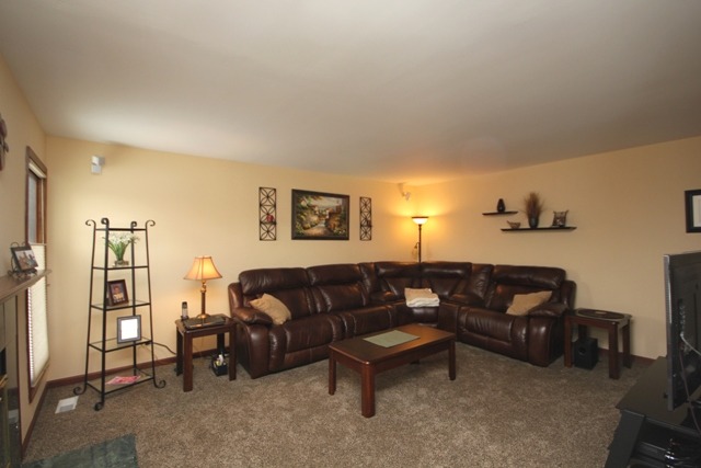 854 Kent Cir, Bartlett, IL 60103 photo 10