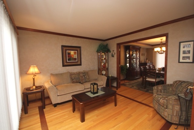 854 Kent Cir, Bartlett, IL 60103 photo 2