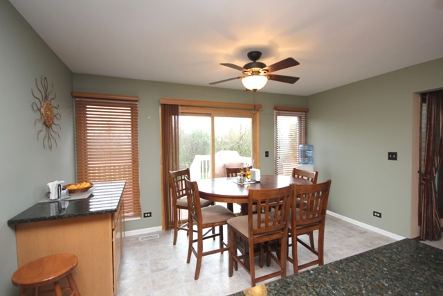 854 Kent Cir, Bartlett, IL 60103 photo 8