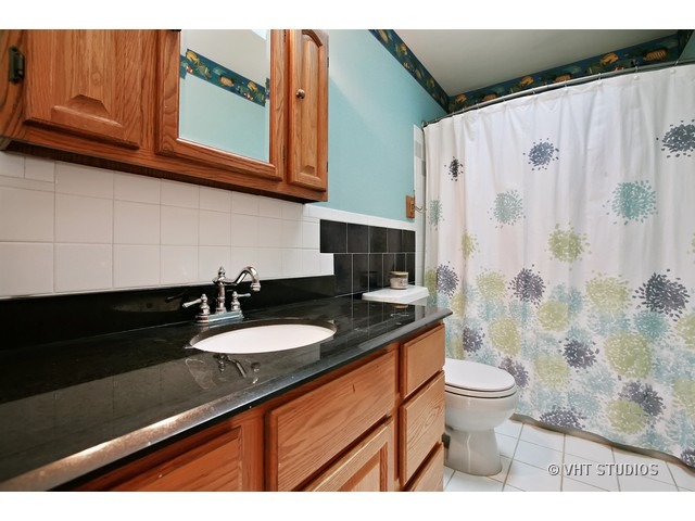 2406 Fox Bluff Ln, Spring Grove, IL 60081 photo 10