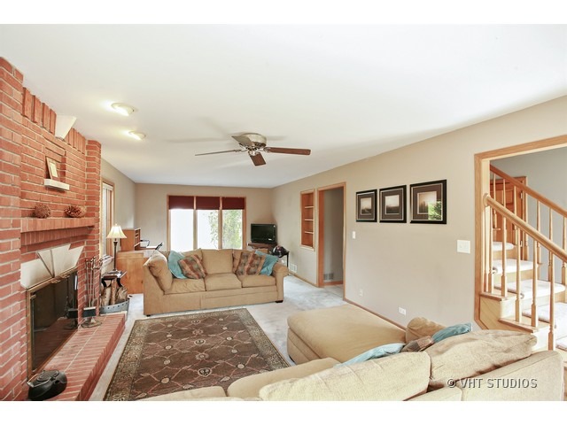 2406 Fox Bluff Ln, Spring Grove, IL 60081 photo 2