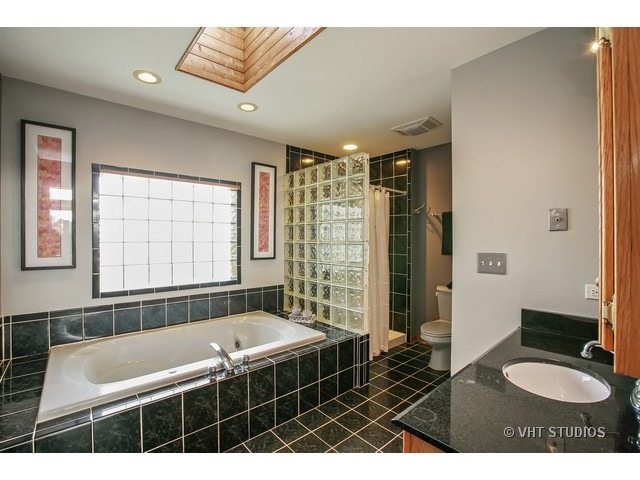 2406 Fox Bluff Ln, Spring Grove, IL 60081 photo 7
