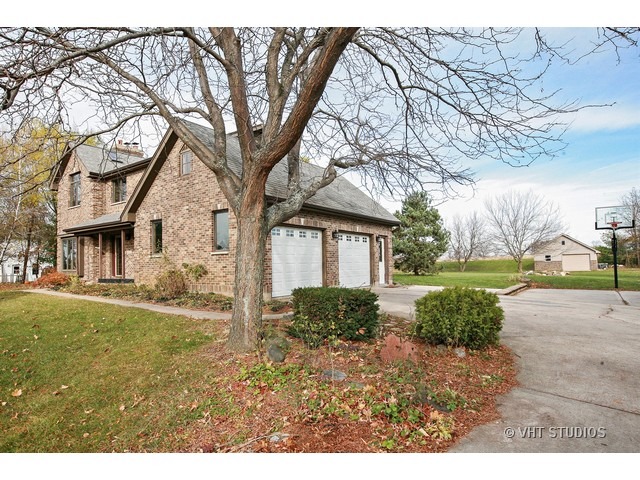 2406 Fox Bluff Ln, Spring Grove, IL 60081 photo 11