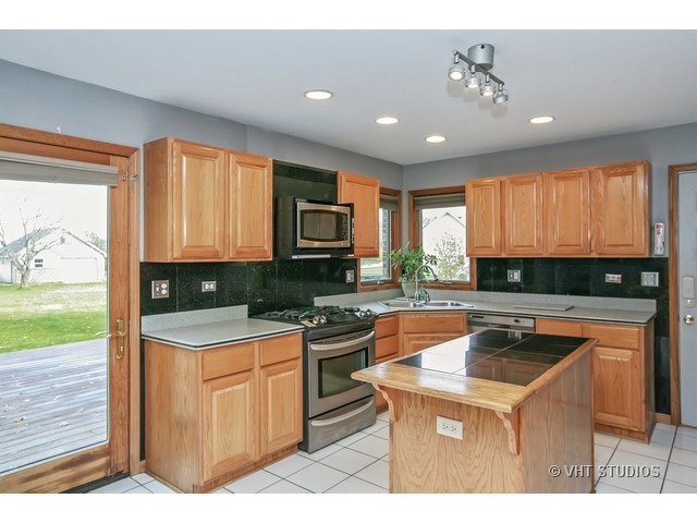 2406 Fox Bluff Ln, Spring Grove, IL 60081 photo 3