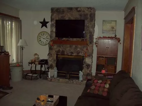 201 W Walnut St, Walnut, IL 61376 photo 3