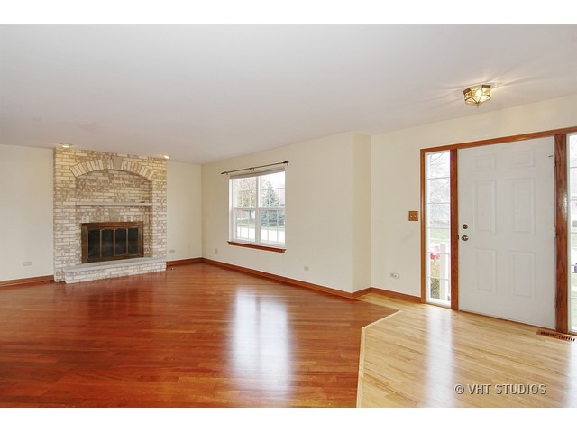 1306 Hilltop Blvd, Mchenry, IL 60050 photo 2