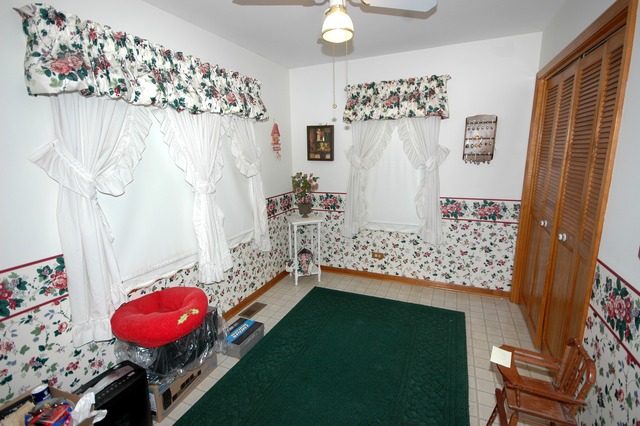 581 N Lyle Ave, Elgin, IL 60123 photo 4