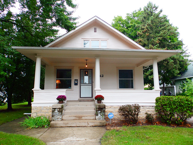 842 Augusta Ave, Elgin, IL 60120 photo 1