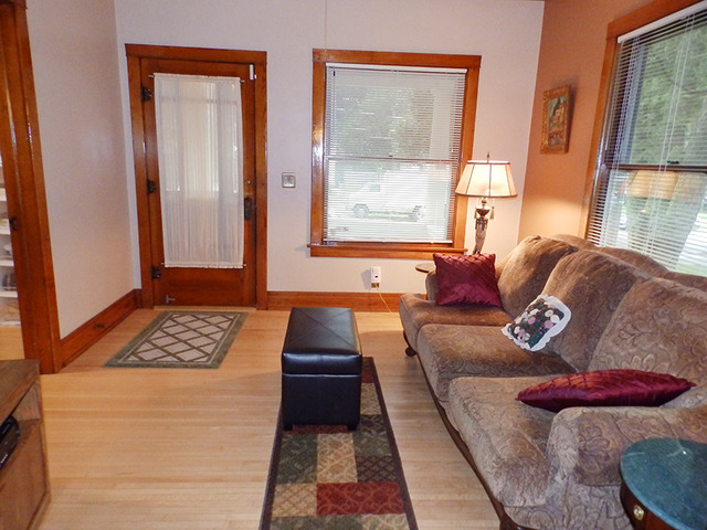 842 Augusta Ave, Elgin, IL 60120 photo 4