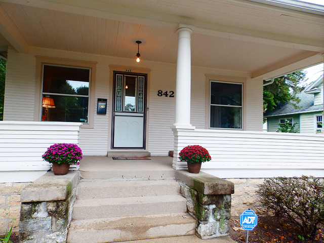 842 Augusta Ave, Elgin, IL 60120 photo 2